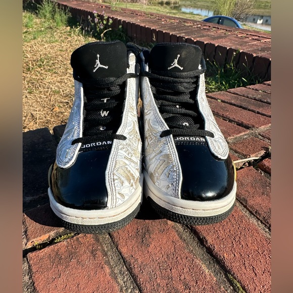 Black and gold jordans - Picture 3 of 6